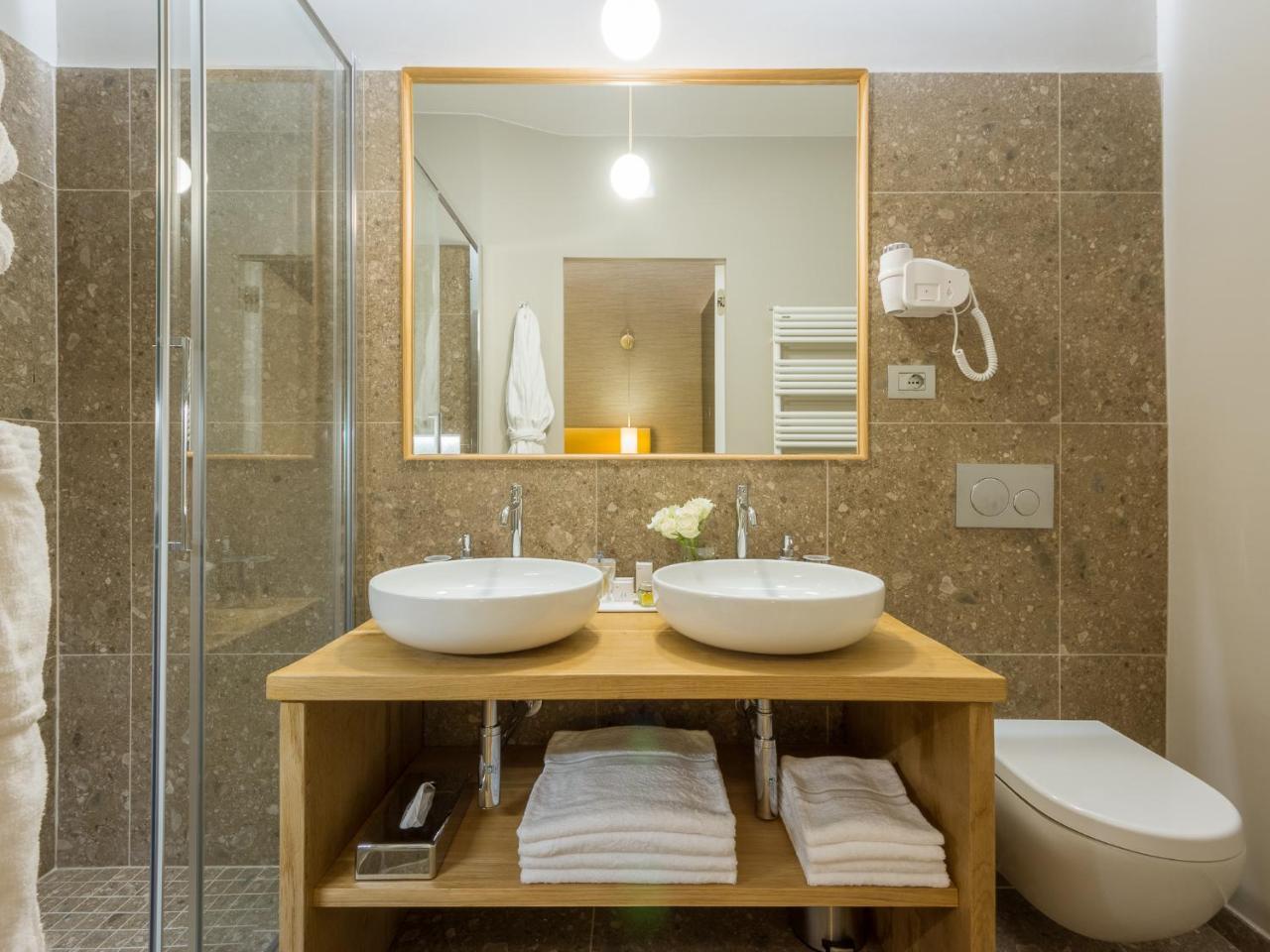 Deluxe Double Room Bath